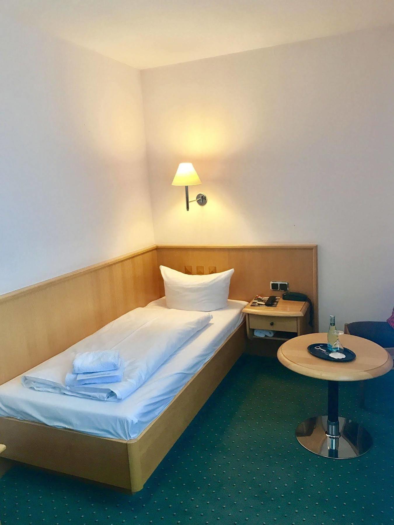 Hotel Berlin - Greenline Hotel ซอสเซน ภายนอก รูปภาพ